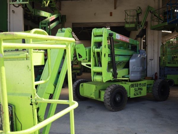 top-uses-for-genie-lifts-in-construction-and-maintenance-big-0